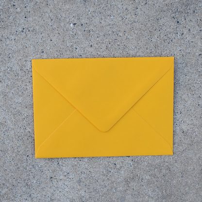 C6 envelop formaat 114x162 mm geel mango