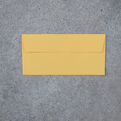 Envelop formaat 110x225 mm geel mango