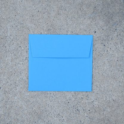 Vals vierkant envelop formaat 125x140 mm blauw